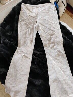 New...Wilson soft ..Beautiful Leather Crocodile Embossed Pants Size 6